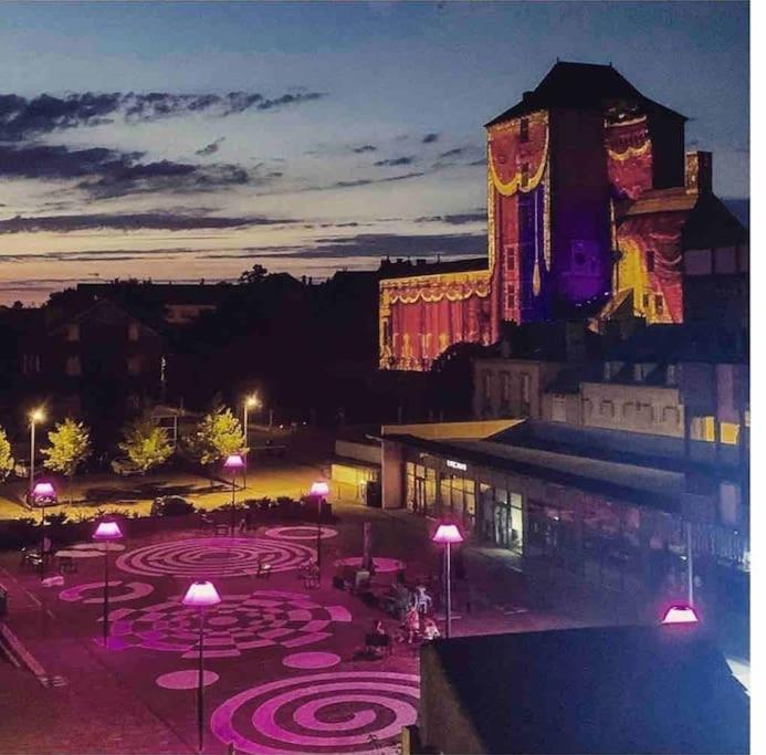 La Maison Des Cours - Wifi - Centre Ville Moulins  Dış mekan fotoğraf
