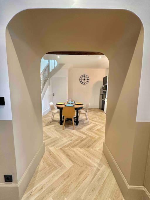 La Maison Des Cours - Wifi - Centre Ville Moulins  Dış mekan fotoğraf
