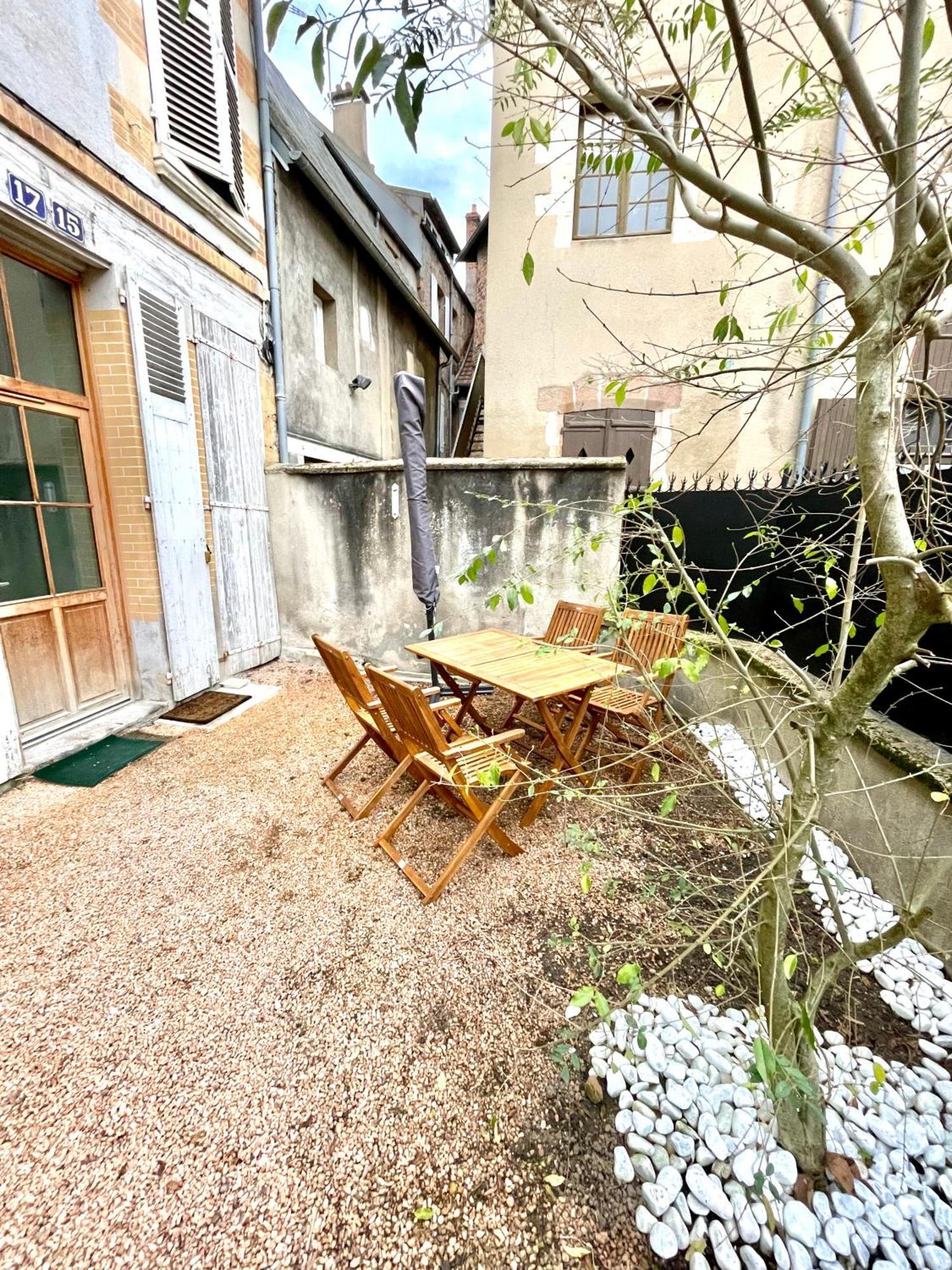 La Maison Des Cours - Wifi - Centre Ville Moulins  Dış mekan fotoğraf